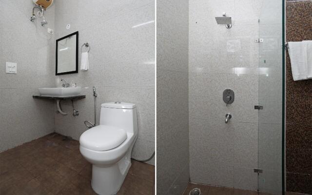 OYO 10888 Aastha Residency