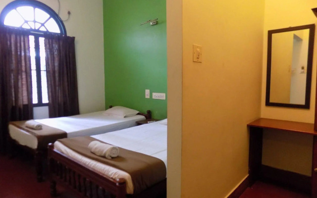 Elphinstone Residency