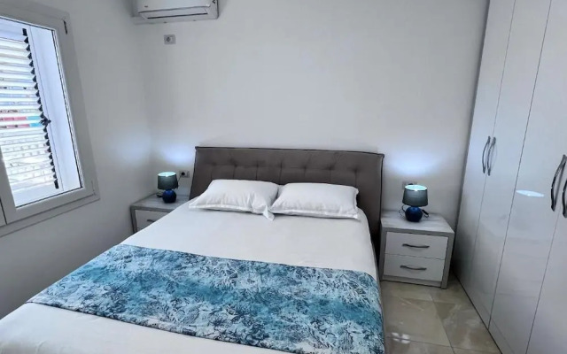 White Luxury Apartment