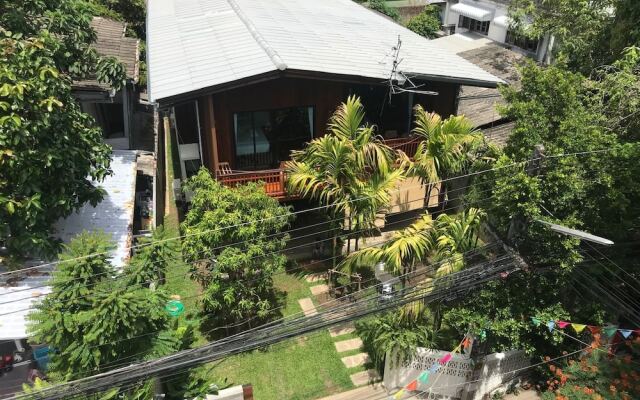 The Eight Ratvithi House