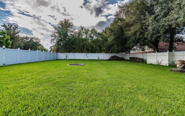 A Large Tropical 7 Bedroom Estate by RedAwning