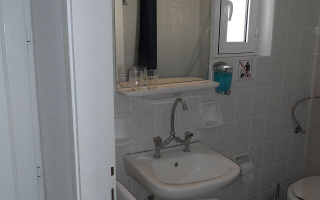 Seafront Studios & Apartments