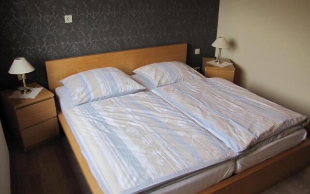 "Unter den Kastanien"