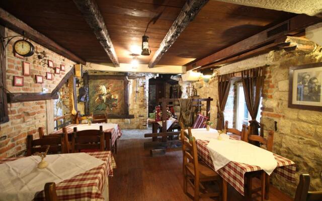 XIV Century rooms