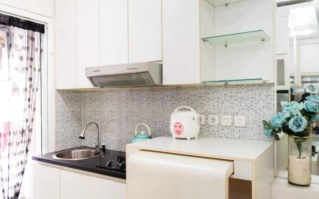 Homey 1BR with City View at Green Pramuka Apartment By Travelio