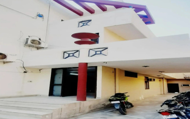 OYO 80791 Empire At Fifty Five