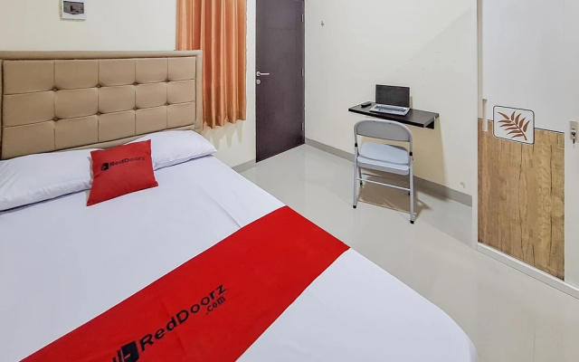 RedDoorz Syariah @ Borba Kesepuhan Cirebon – Guest Rooms – Cirebon