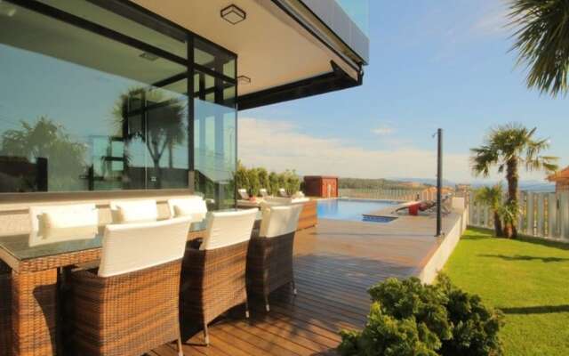 Sanxenxo 101120 5 Bedroom Villa By Mo Rentals