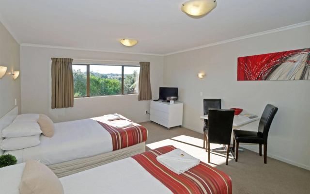 Airport Harbour View Motel