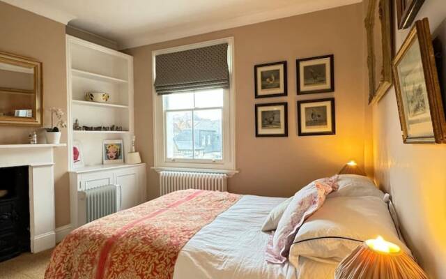 Homely Flat W/terrace, 3 Mins to Battersea Park