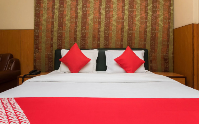 Malik Court by OYO Rooms