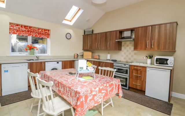 1 Pines Farm Cottages