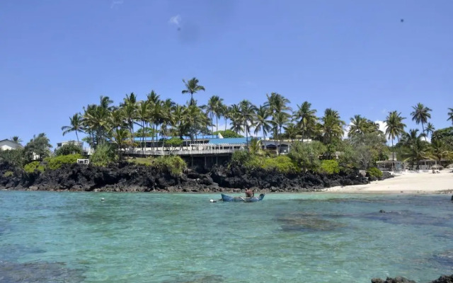 Cristal Itsandra Beach Hotel