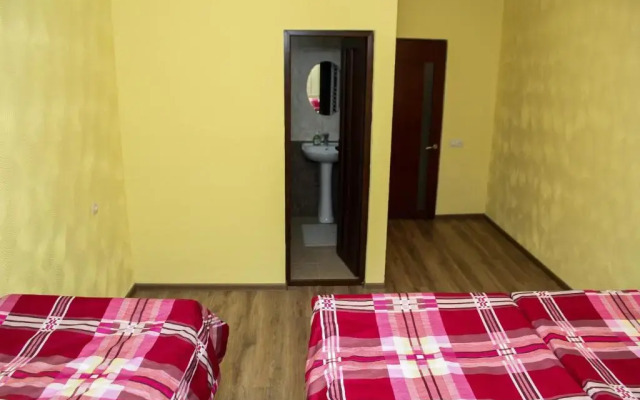 Bee Lucky Hostel and Tours