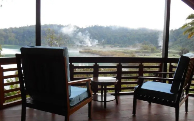 Greenlake Retreat Bungalows Linow