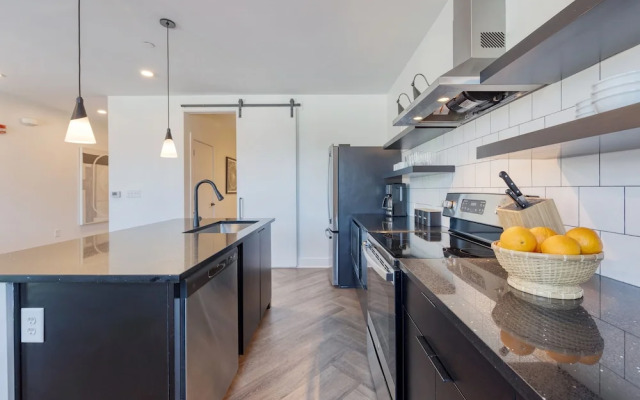 The Carter 204 by Avantstay 1BR Balcony