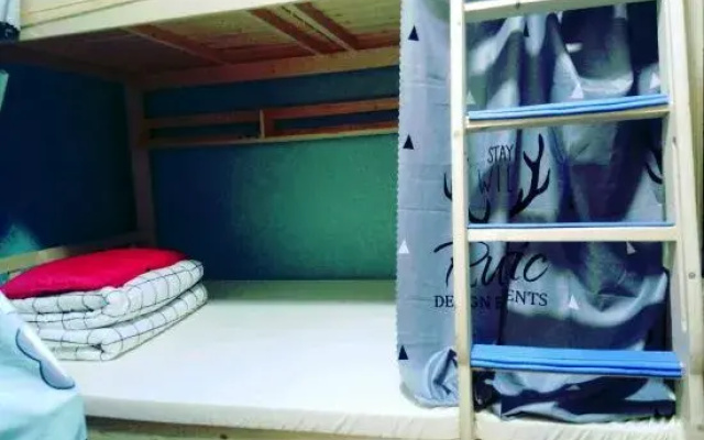 Wandering Earth Youth Apartment