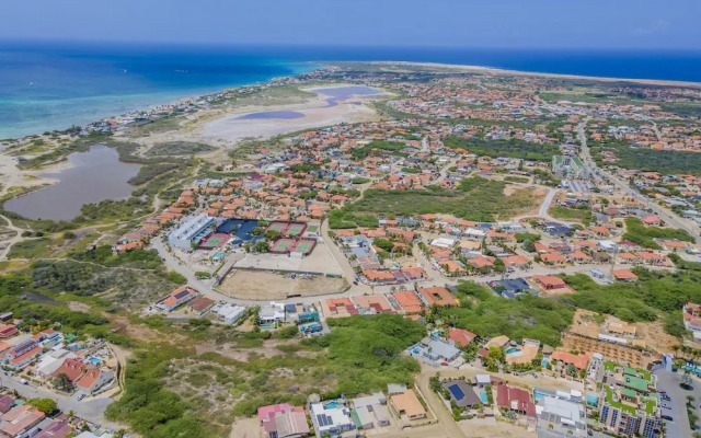 Serene Designer Gem Walk to Beach Strip Pool