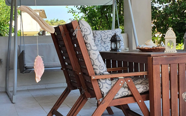 Apartment in Loutra Elenis With Garden