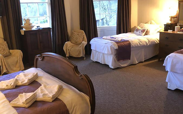 The Oakeley Arms Hotel