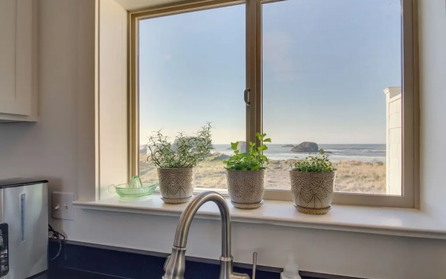 Scenic Bandon Vacation Rental w/ Beach Access!