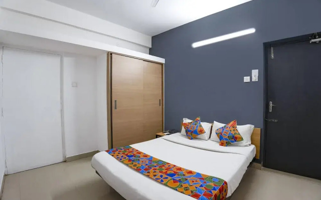 Oyo 24052 Flagship Covelong Residency