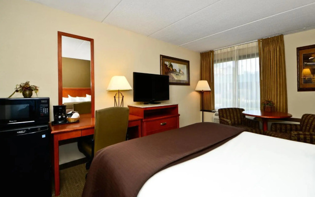 Ramada Hotel & Conference Center by Wyndham Plymouth