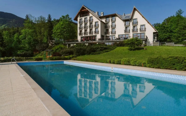 Beltine Forest Hotel