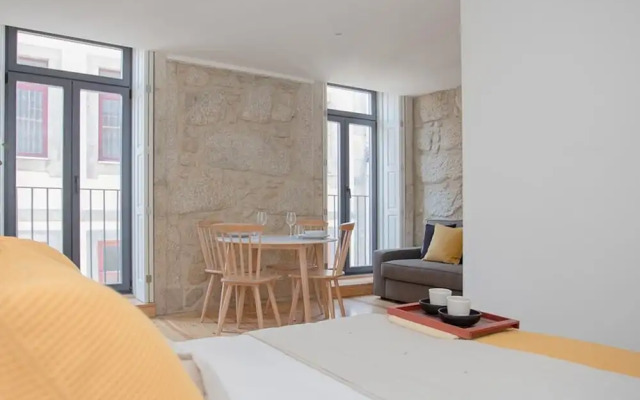 Liiiving in Porto Charming Downtown Delight II