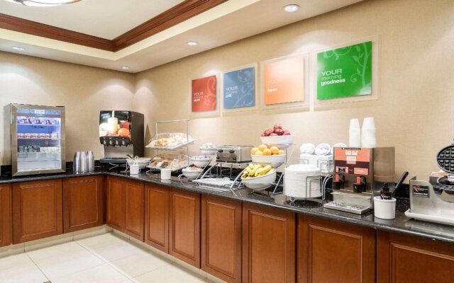 Comfort Inn & Suites Newark - Wilmington