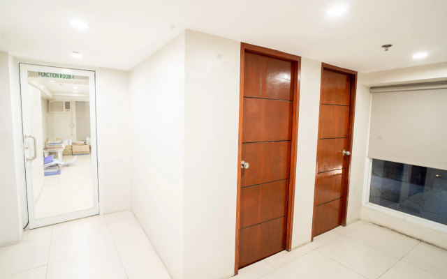 Gilmore Tower Suites By SMS Hospitality