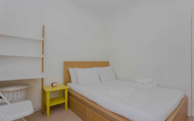 Bright and Airy 3 Bedroom Maisonette in South London