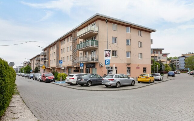 Cozy Apartment Chmieleniec by Renters