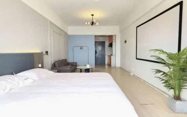 Qingling Apartment (Changchun University Satellite Plaza Branch)