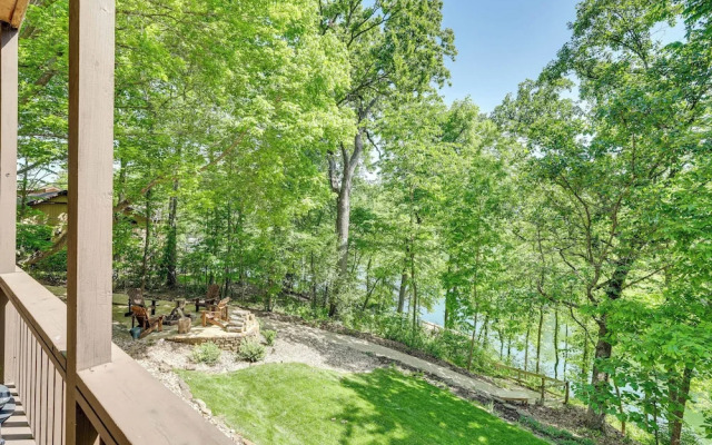 The Bella Vista Lakeside Treehouse: Dock & Kayaks!