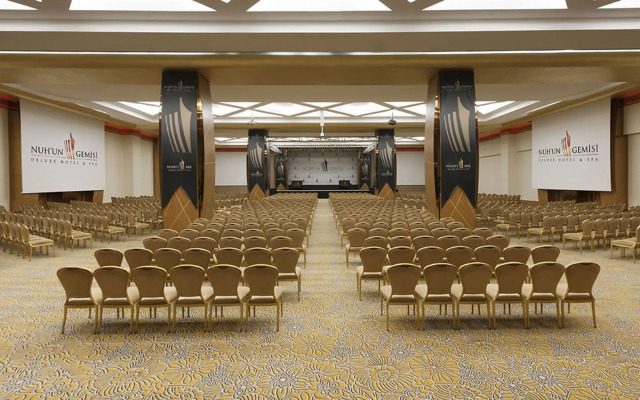 Noah's Ark Deluxe Hotel & Spa