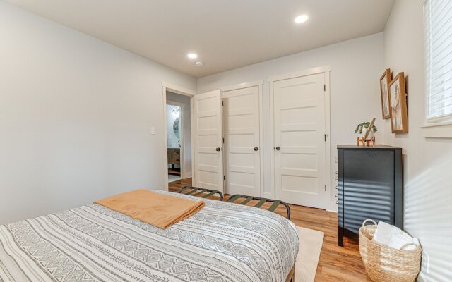 Delightful Grants Pass Home With Hot Tub!