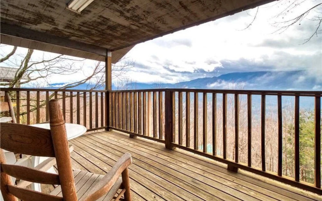 LeConte View 2 - One Bedroom Cabin