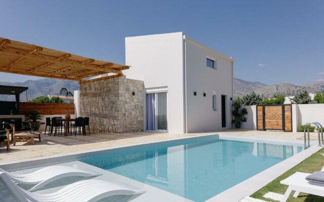 Solis Villa, close to the beach! Heated pool, By ThinkVilla