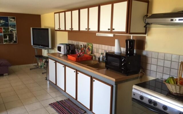 Apartment With 2 Bedrooms in Etang-salé les Hauts, With Enclosed Garde