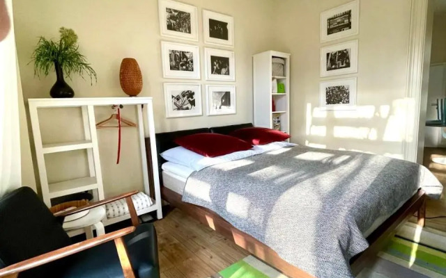 JETHON Studio-Appartement im Grünen