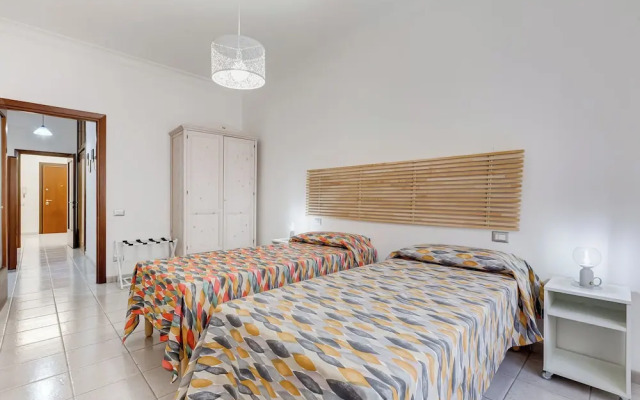 Cozy 2-Bedroom Flat with Balcony