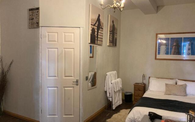 7 Dagnaud De la Tude our family farmhouse style home with en-suite