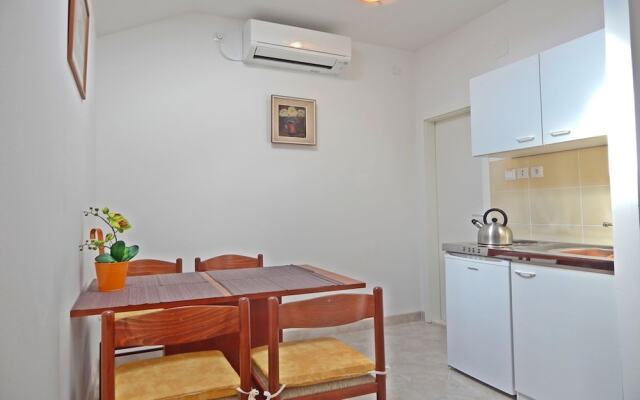 Apartments Moni