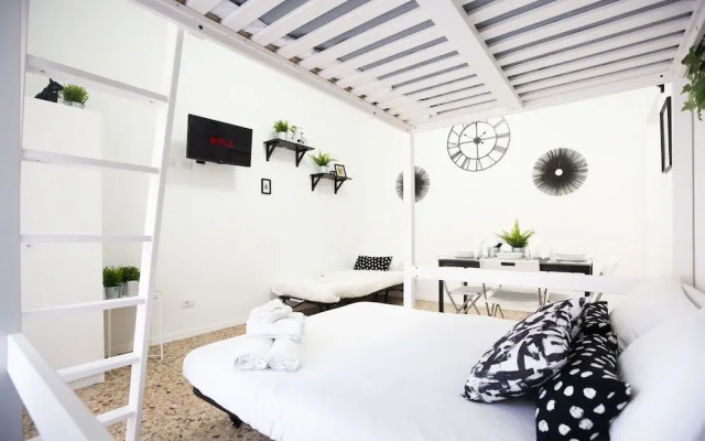 Home Hotel -  Anacreonte 7