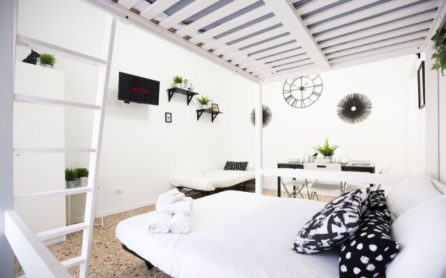 Home Hotel - Anacreonte 7