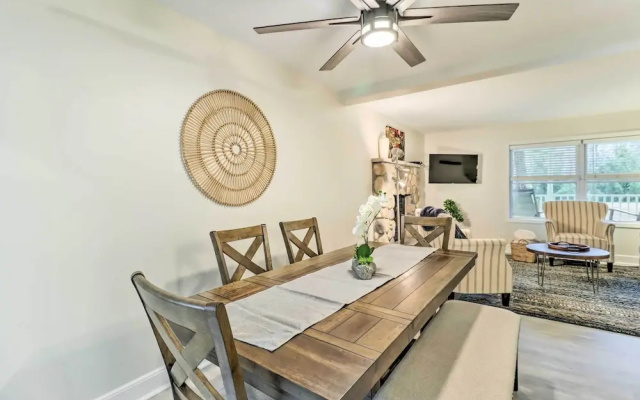 Blakeslee Home w/ Private Hot Tub, 5 Mi to Skiing!