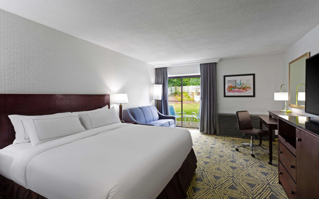 DoubleTree by Hilton Washington Meadow Lands Casino Area