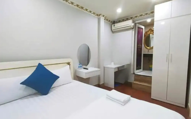 Crowne Meow Bui Vien Hotel 2