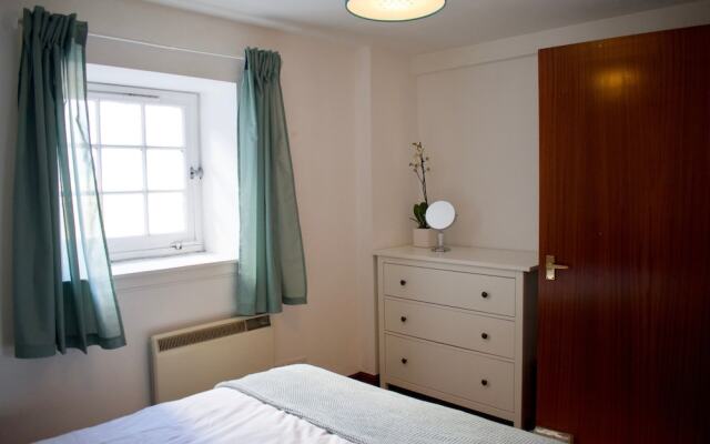 2 Bedroom Flat in Leith